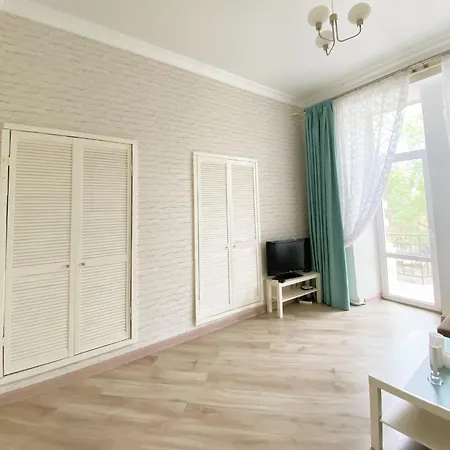 Апартаменти Bunina 8 *