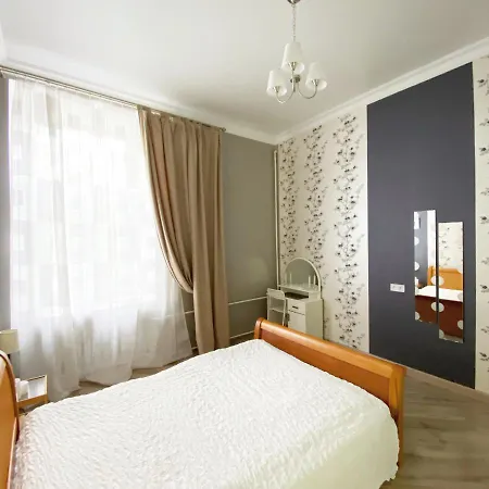 Апартаменти Bunina 8 *